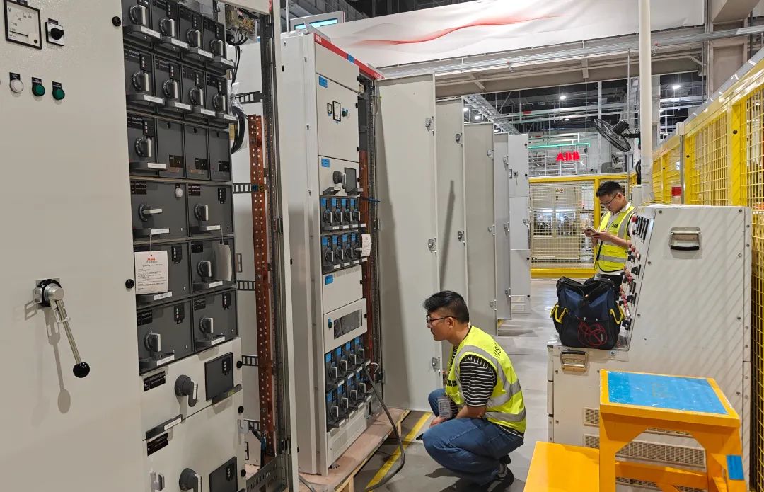 田湾核电8号机组核岛最后一批低压柜出厂验收完成.jpg