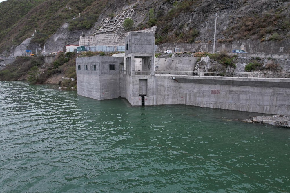 金川水电站鱼道隧洞段顺利过水