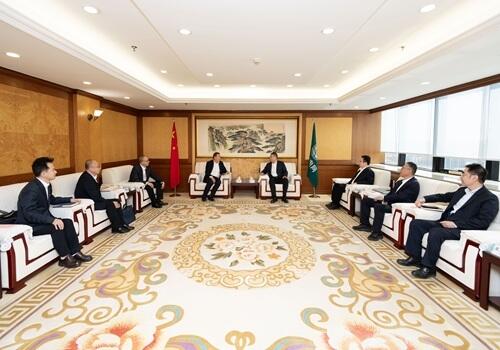 中能建西北城市建设有限公司党委书记、董事长冯坤昌与国网山东省电力公司党委书记、董事长林一凡座谈交流
