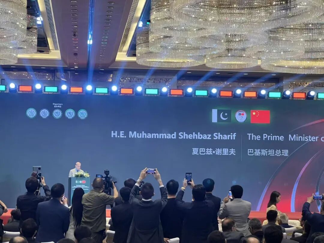 中国氢能集团股份携手信然压缩机与巴方签署谅解备忘录