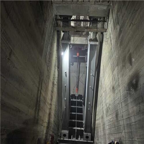 拉哇水电站2号导流洞顺利实现闸门提升过流目标