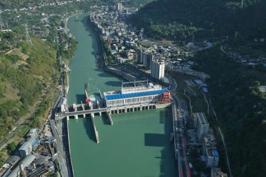 国家能源集团枕头坝二级水电站1号机组顺利并网发电