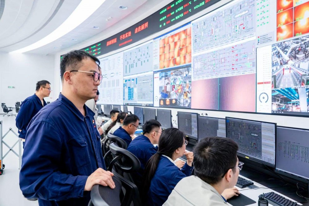 世界首个耦合烟气熔盐储热锅炉一次点火成功