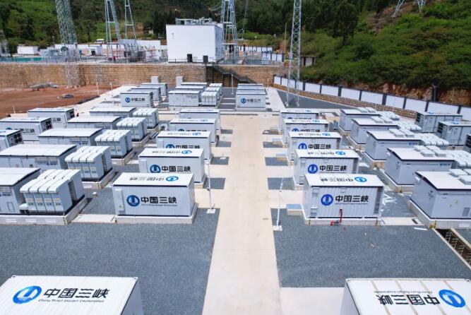 云南弥勒西100兆瓦/200兆瓦时电化学共享储能电站全容量并网
