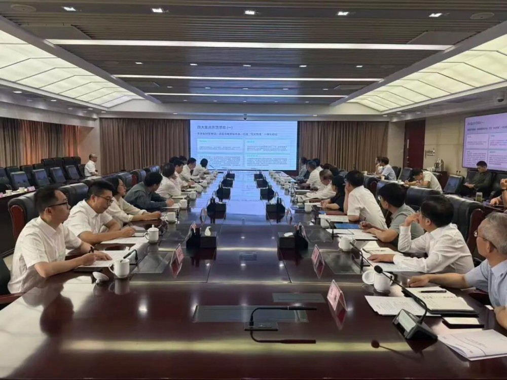 中国能建首席科学家罗必雄与淮南市委书记朱艾勇、安徽理工大学校长袁亮会谈