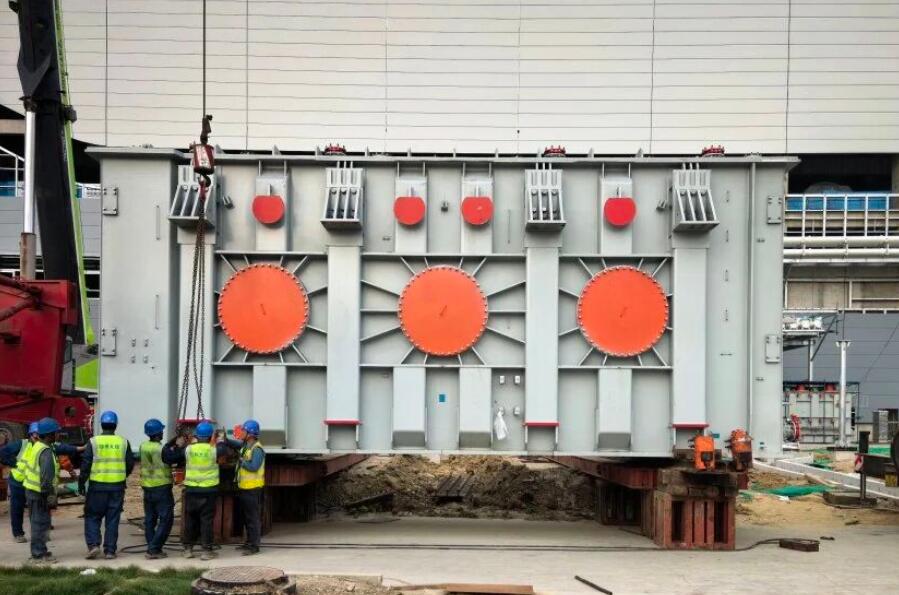 中煤永城2×1000MW高效超超临界机组工程2号主变压器顺利就位