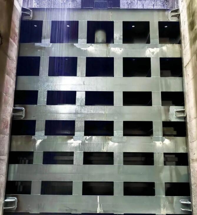 浙江松阳抽水蓄能电站下水库进出水口检修闸门顺利下闸