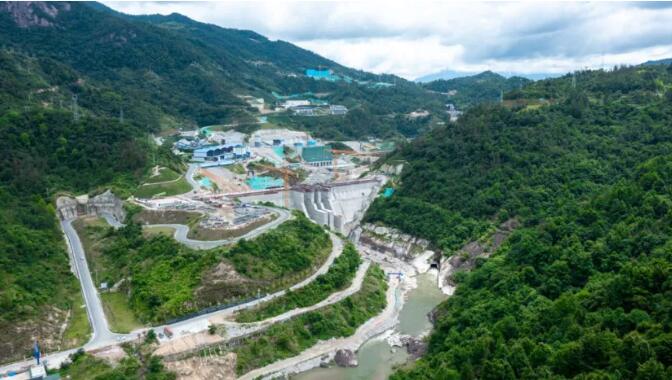 湖北平坦原抽水蓄能电站下水库堆石混凝土坝浇筑完成