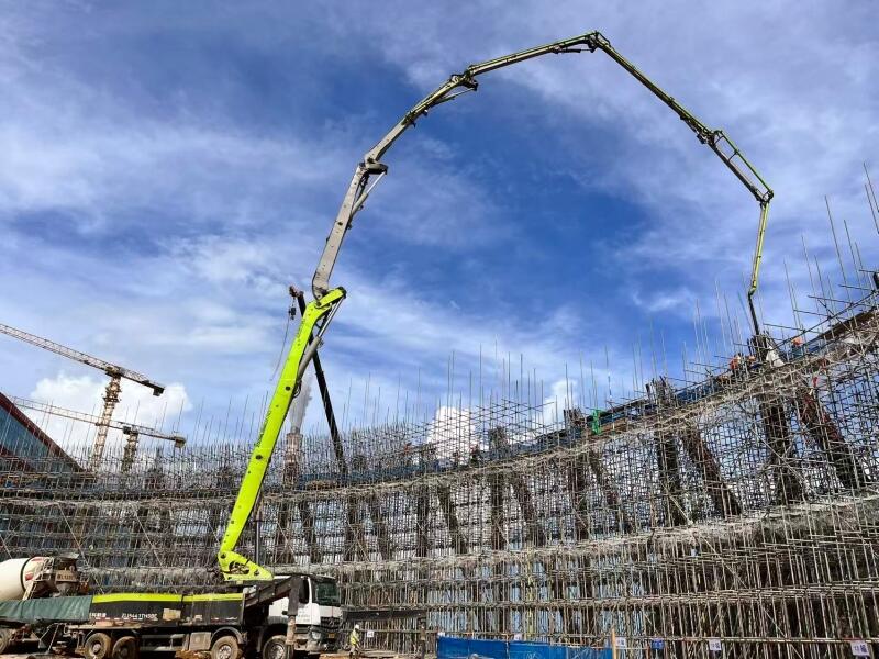 广西百色2×660兆瓦清洁高效煤电项目2号冷却塔人字柱浇筑完成