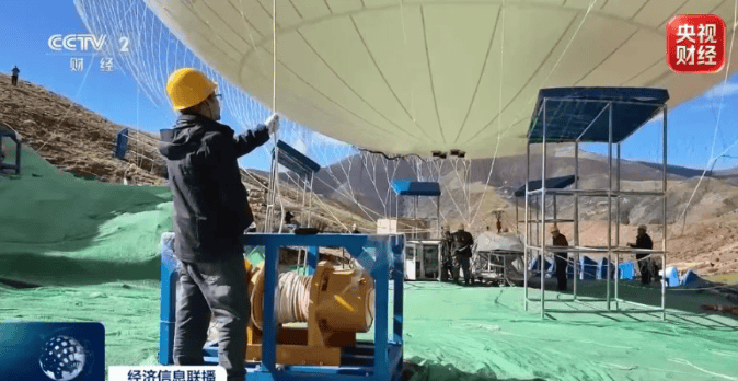 中国首个2吨级载重系留气球试运行成功