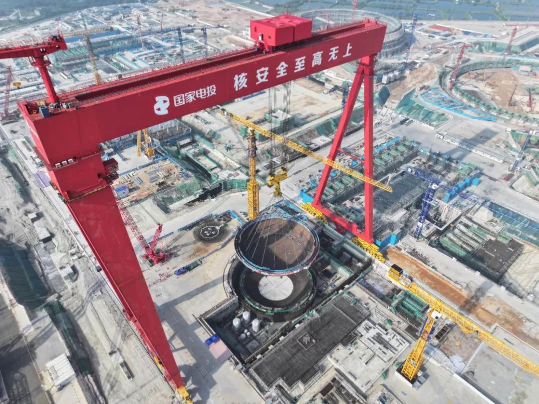 廉江核电2号机组钢制安全壳底封头顺利吊装就位