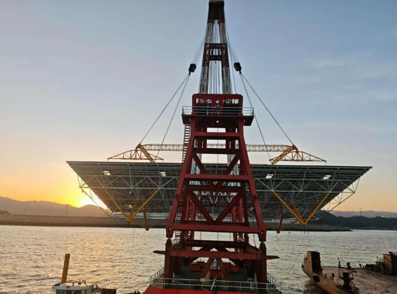 宁德200MW海上光伏项目首榀光伏支架安装完成