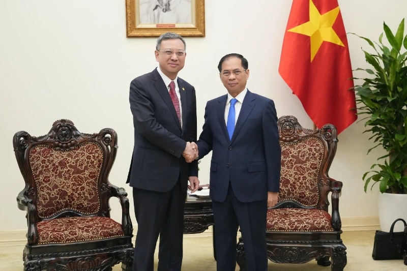 倪真拜会越南副总理裴青山
