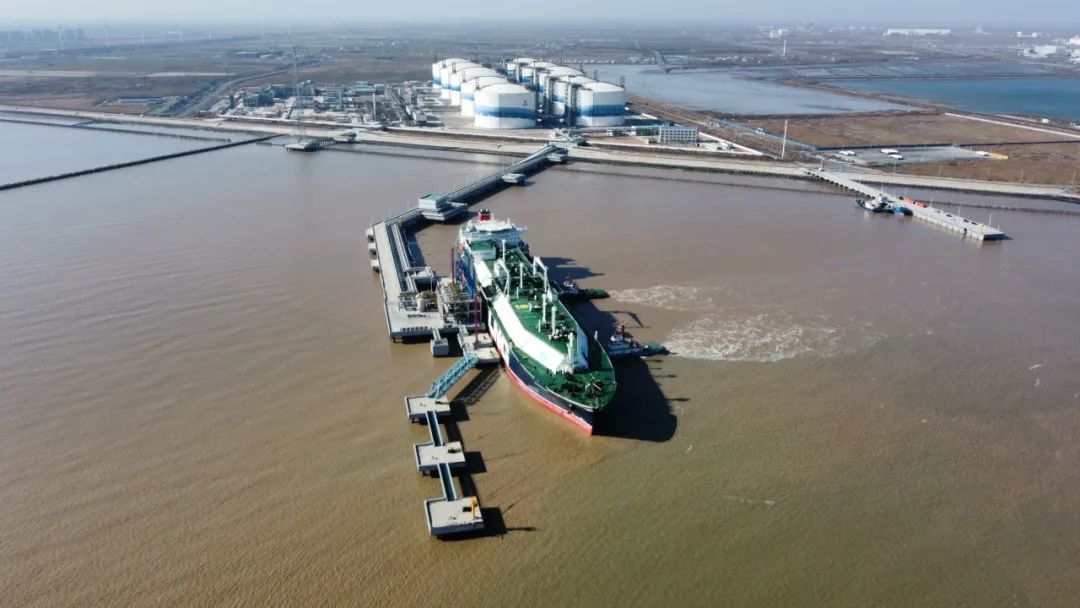 中国海油盐城“绿能港”：元旦迎首船 冬供添“底气”