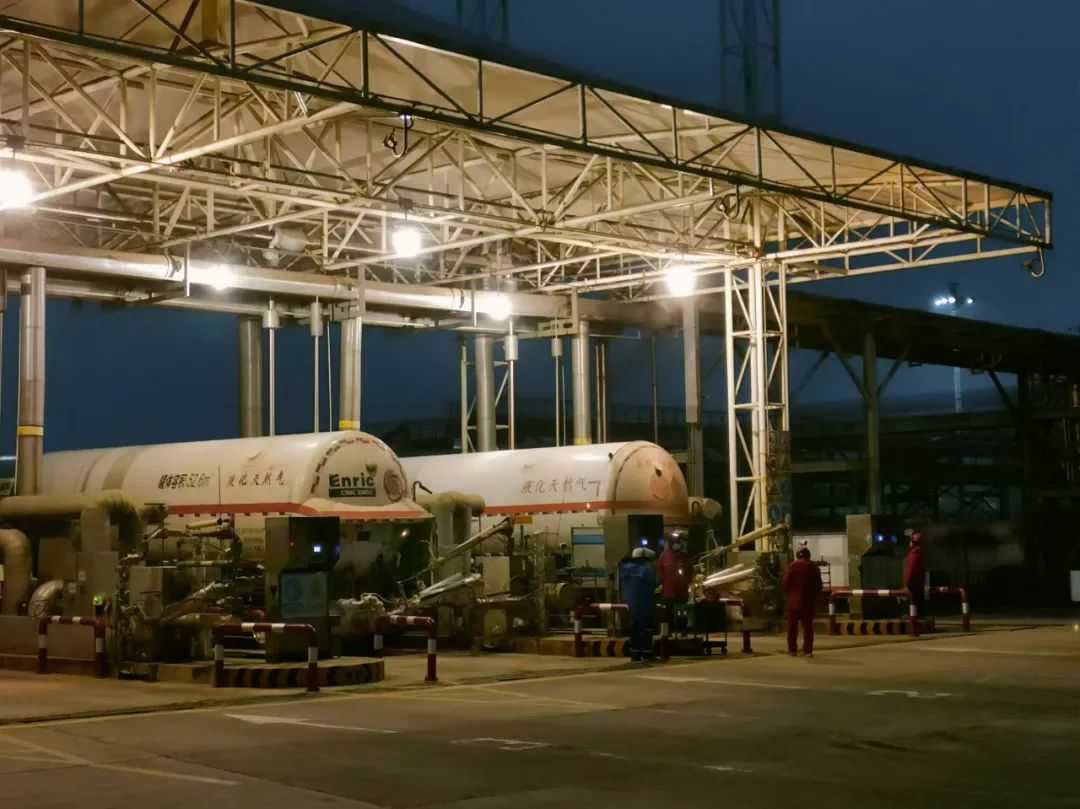 山西华新液化天然气集团晋城天煜LNG充装班组的保供担当