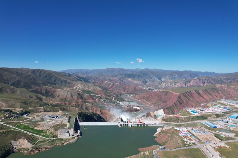 青海玛尔挡水电站全容量投产发电