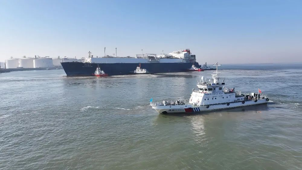 天津海事局全力保障春运期间天津辖区首艘LNG船舶靠泊作业安全