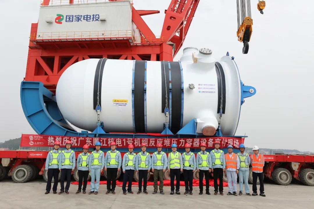 廉江核电1号机组反应堆压力容器运抵项目现场