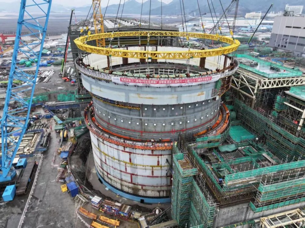 追求卓越丨4号机组核岛乾坤圈就位！