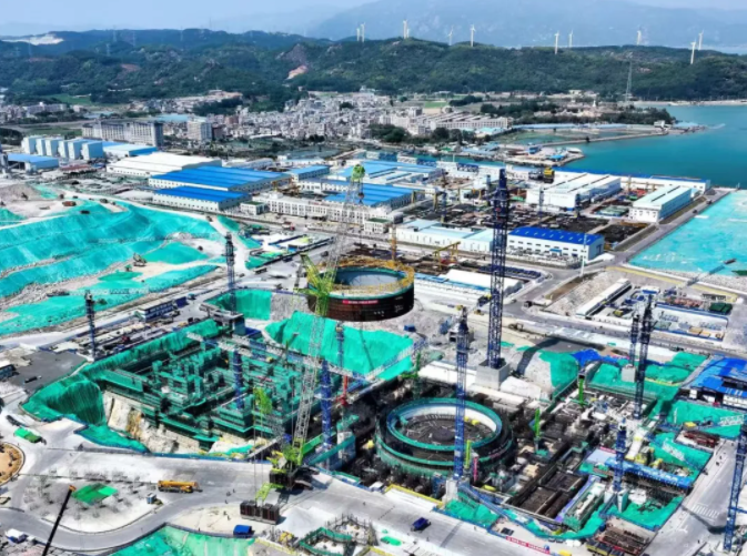 漳州核电4号机组钢衬里模块二吊装就位