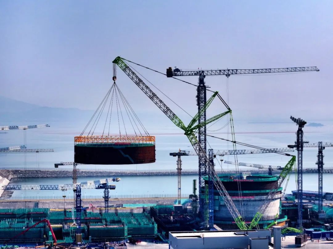漳州核电3号机组钢衬里模块五吊装就位