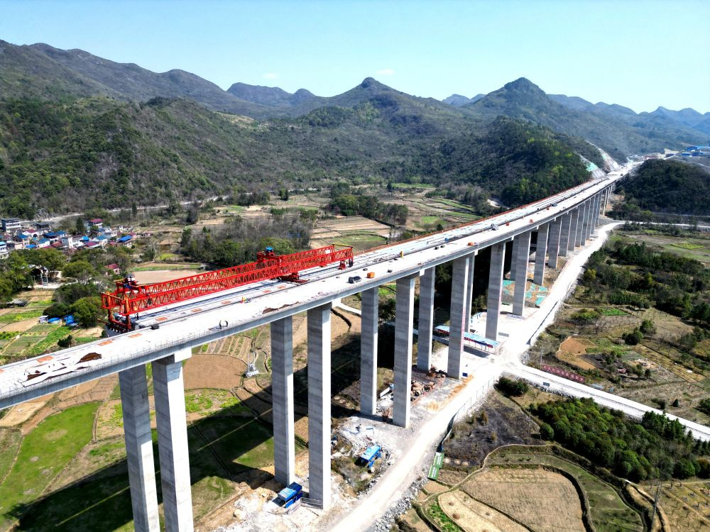【新华社】全灌高速公路冲刺11月底通车 将成区域发展新引擎