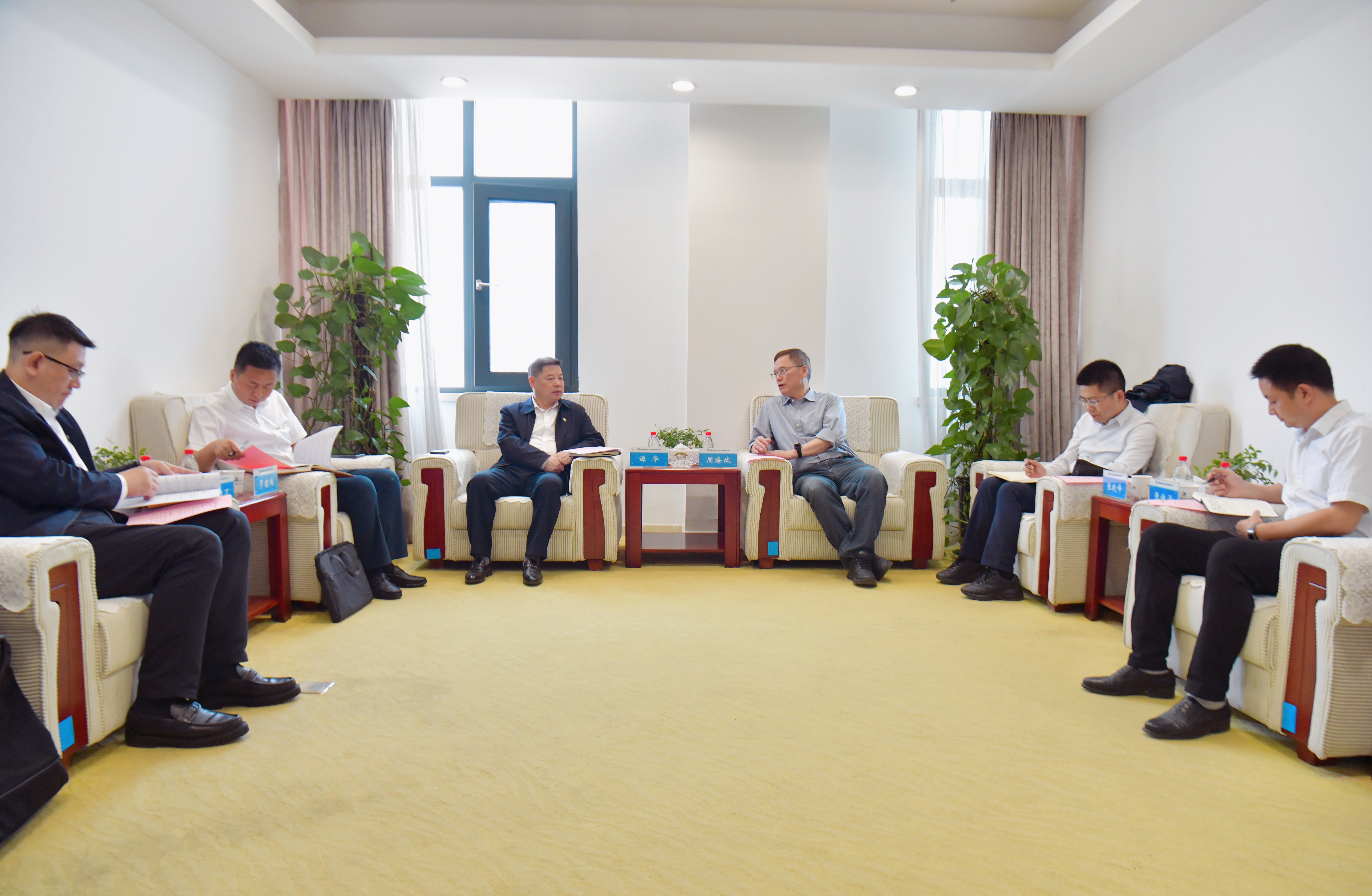 中国能建葛洲坝集团与湖南港航水利集团共商合作