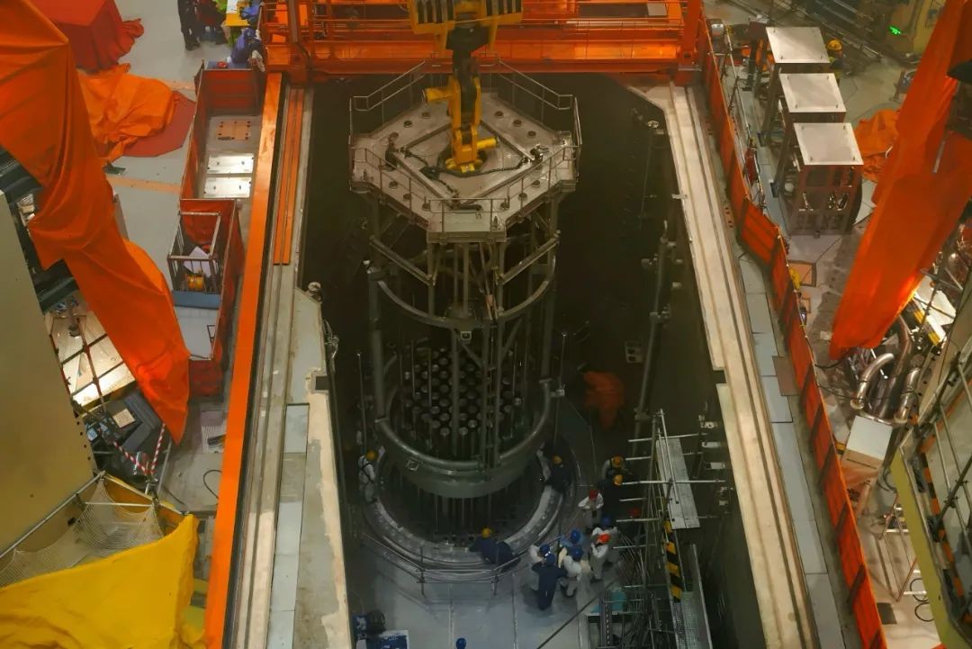 三澳核电1号机组反应堆压力容器热试扣盖顺利完成