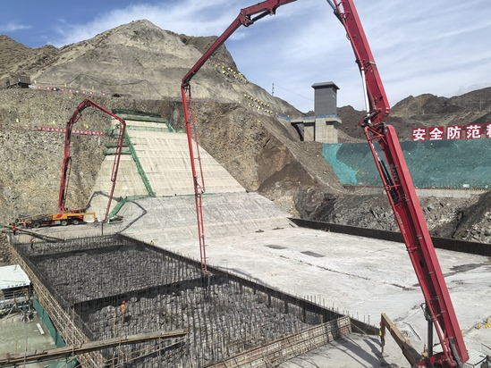 新疆哈密抽水蓄能电站项目下水库拦沙坝堆石混凝土开仓浇筑