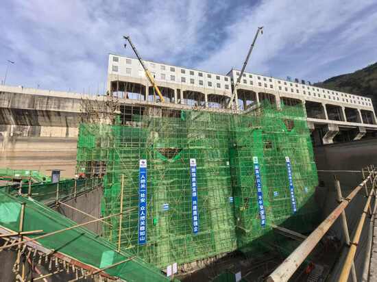 飞仙关项目闸墩加长段一二期混凝土顺利浇筑完成