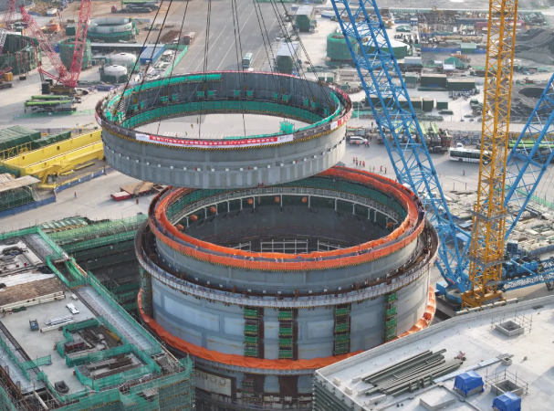 三门核电4号机组钢制安全壳四环吊装就位