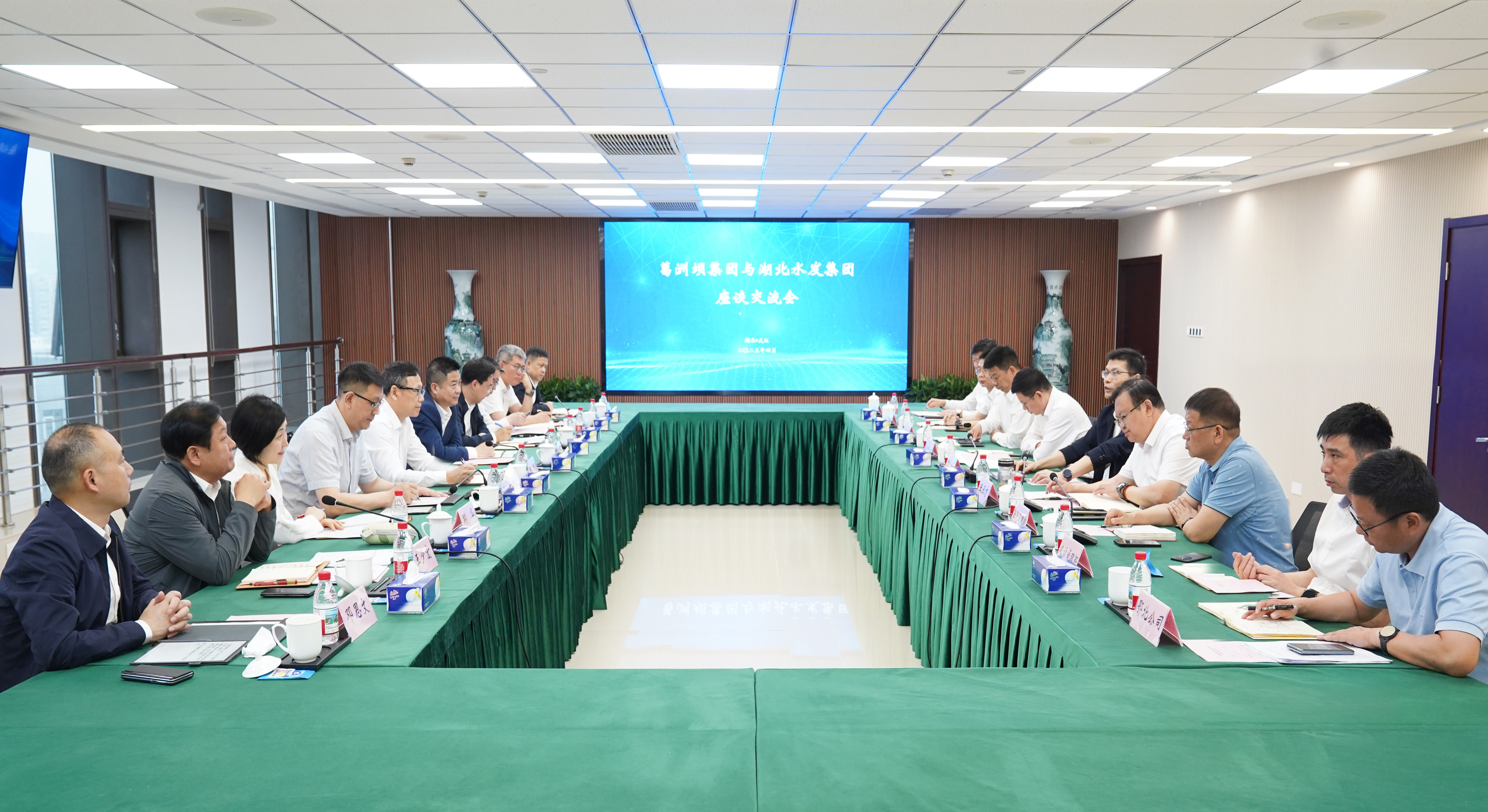 中国能建葛洲坝集团与湖北水利发展集团共商合作