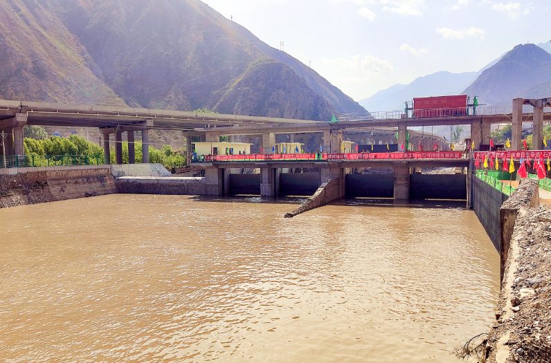 石鸡水电站枢纽改造工程提前实现蓄水发电目标