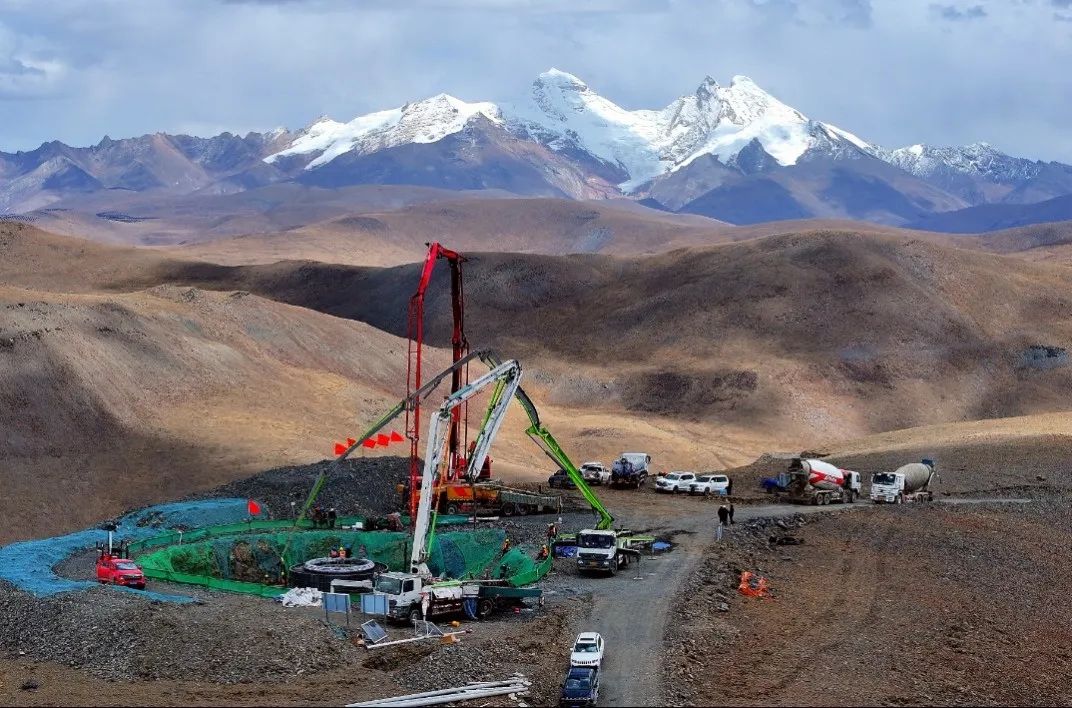 中国安能三局西藏分公司完成世界最高海拔5370米风机基础浇筑