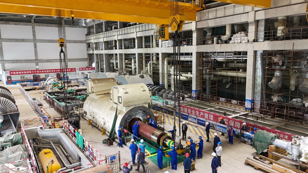 安徽省淮南市潘集二期66万项目4号机组发电机转子穿装就位