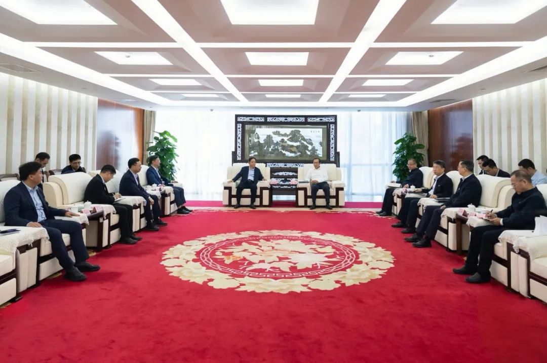向文波与华电集团董事长、党组书记江毅会谈