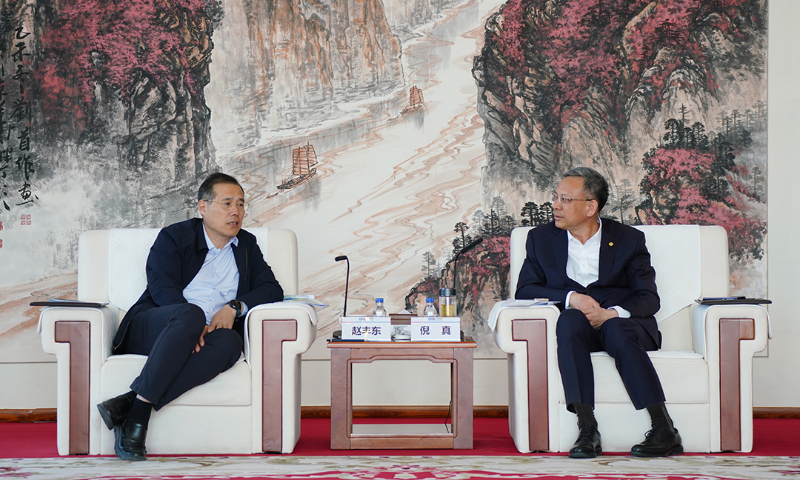 倪真与雄安新区党工委委员、管委会副主任赵丰东会谈