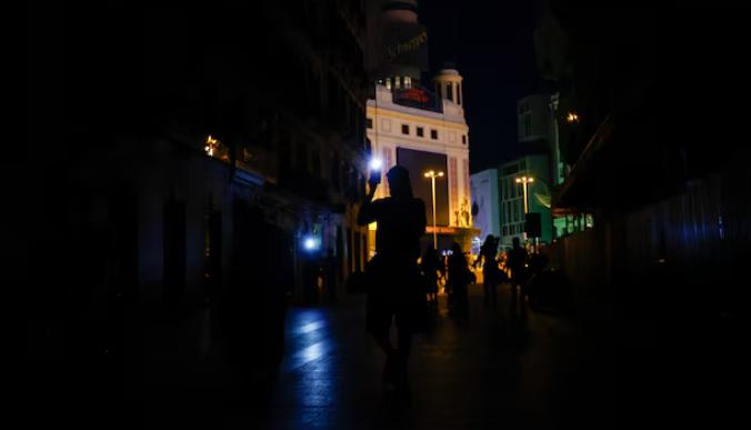 西班牙电网故障导致伊比利亚半岛大范围停电 法西电网互联中断