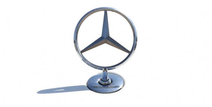 关税与竞争压力下，梅赛德斯撤回盈利预期并面临利润下滑