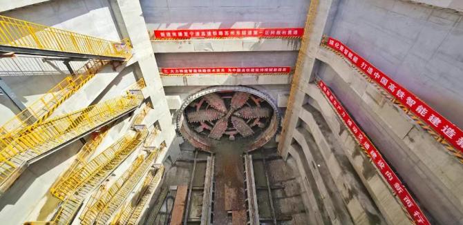 时速350公里！“中国城市高铁第一隧”有新进展