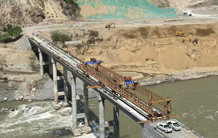 昌波水电站1号桥T梁架设完成