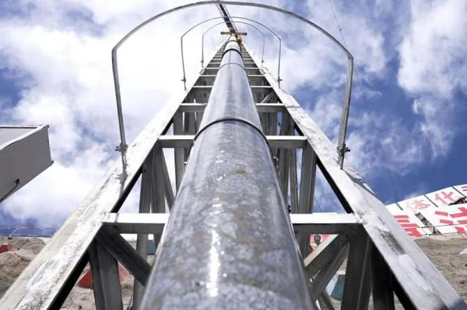 金沙江上游叶巴滩水电站取出逾38米混凝土芯样