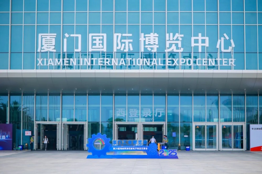 金龙氢能重卡闪耀工博会，彰显硬核实力