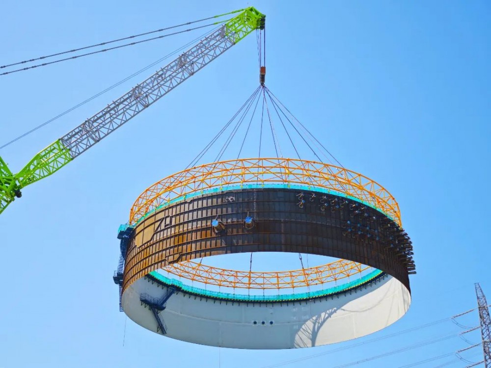 华龙一号漳州核电4号机组模块三吊装就位