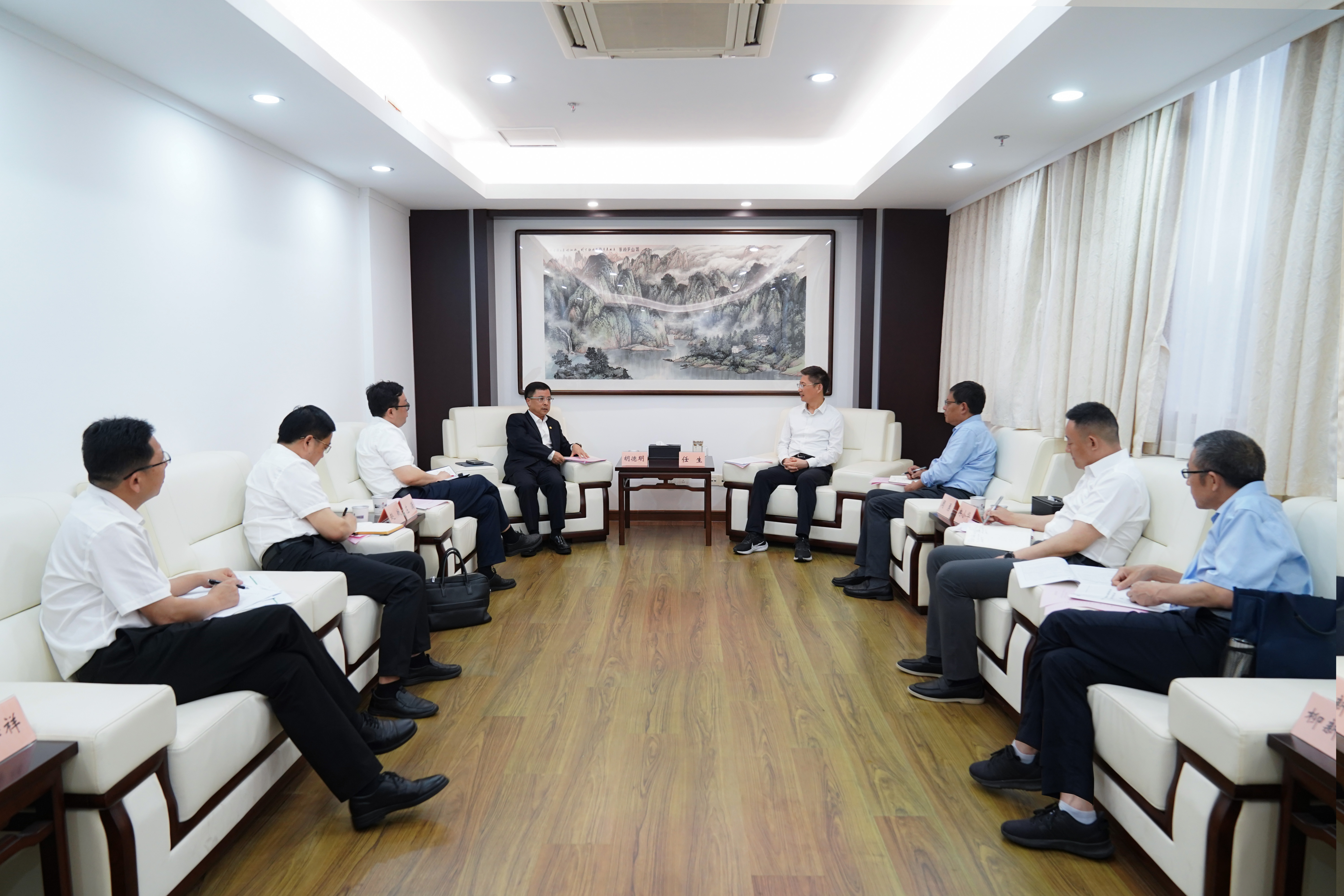 中国能建葛洲坝集团与黄山市共商合作