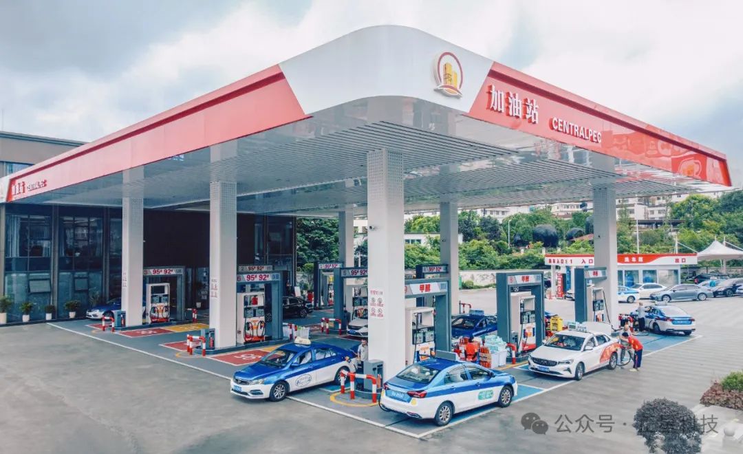 甲醇蓝+燃油绿=生态金，正星双燃料加注设备落地贵阳