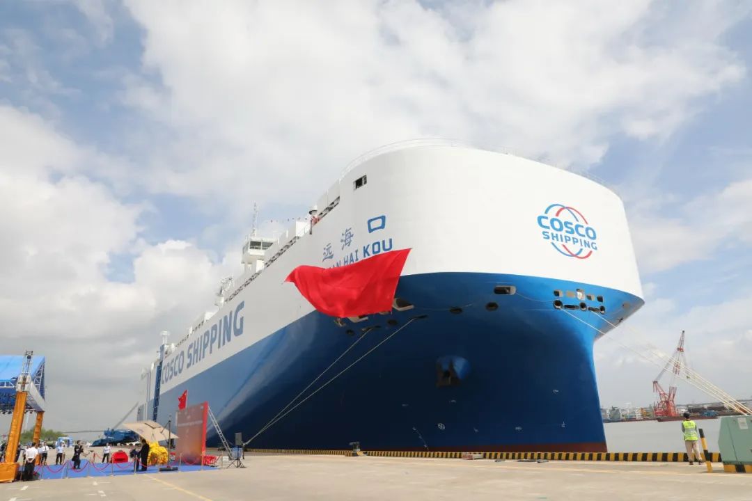 全国最大光伏能源+LNG双燃料汽车船“远海口”轮全球首航