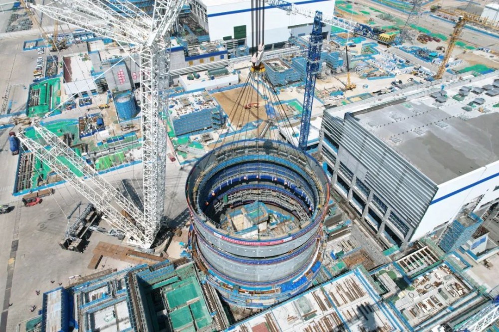 海阳核电4号机组钢制安全壳筒体四环吊装就位