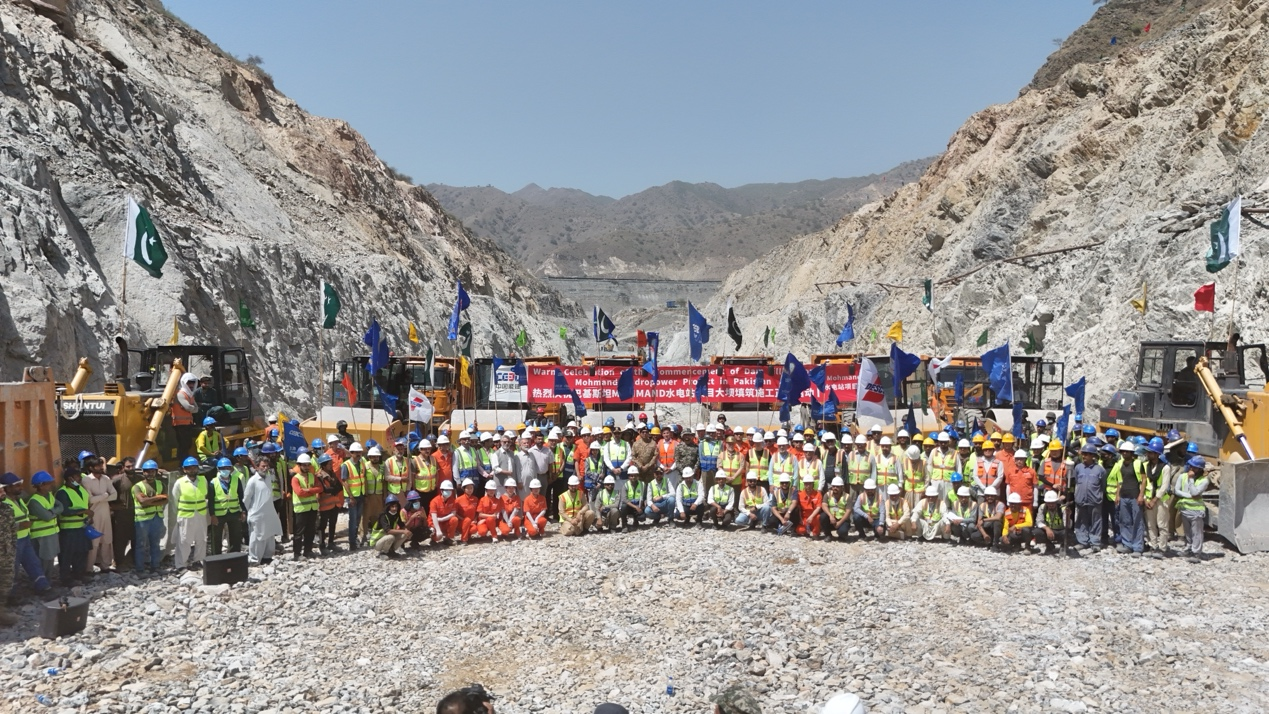 【人民网】巴基斯坦莫赫曼德水电站项目大坝填筑施工启动