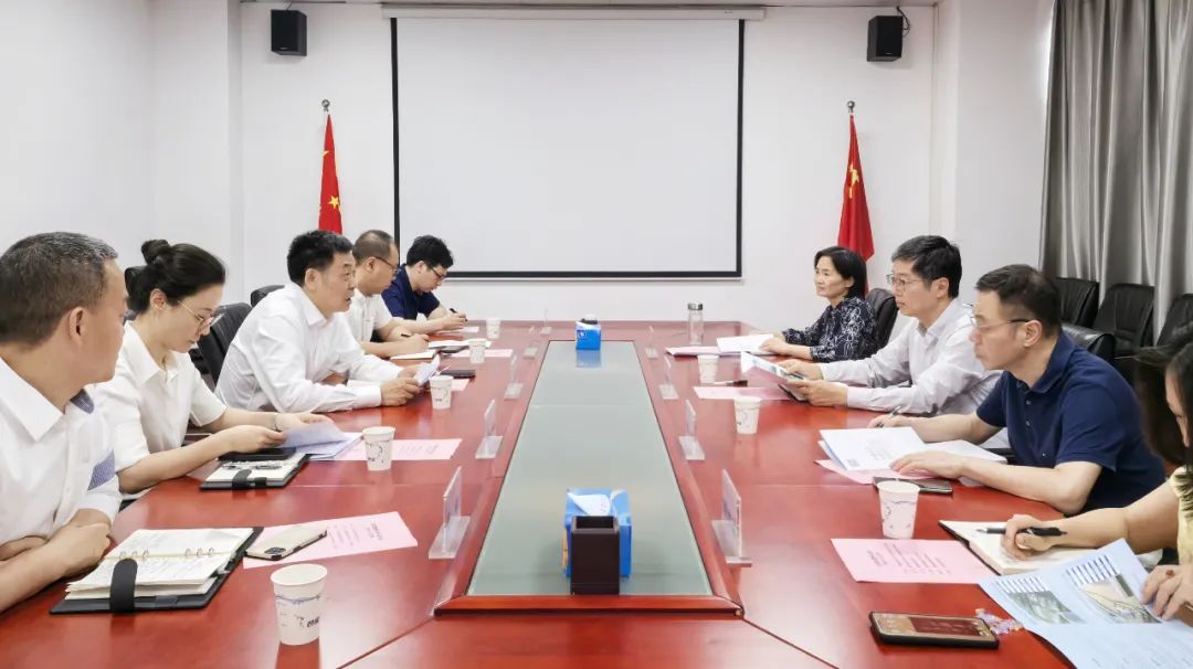 中国能建首席专家万明忠与华中能源监管局党组书记、局长任育之座谈交流